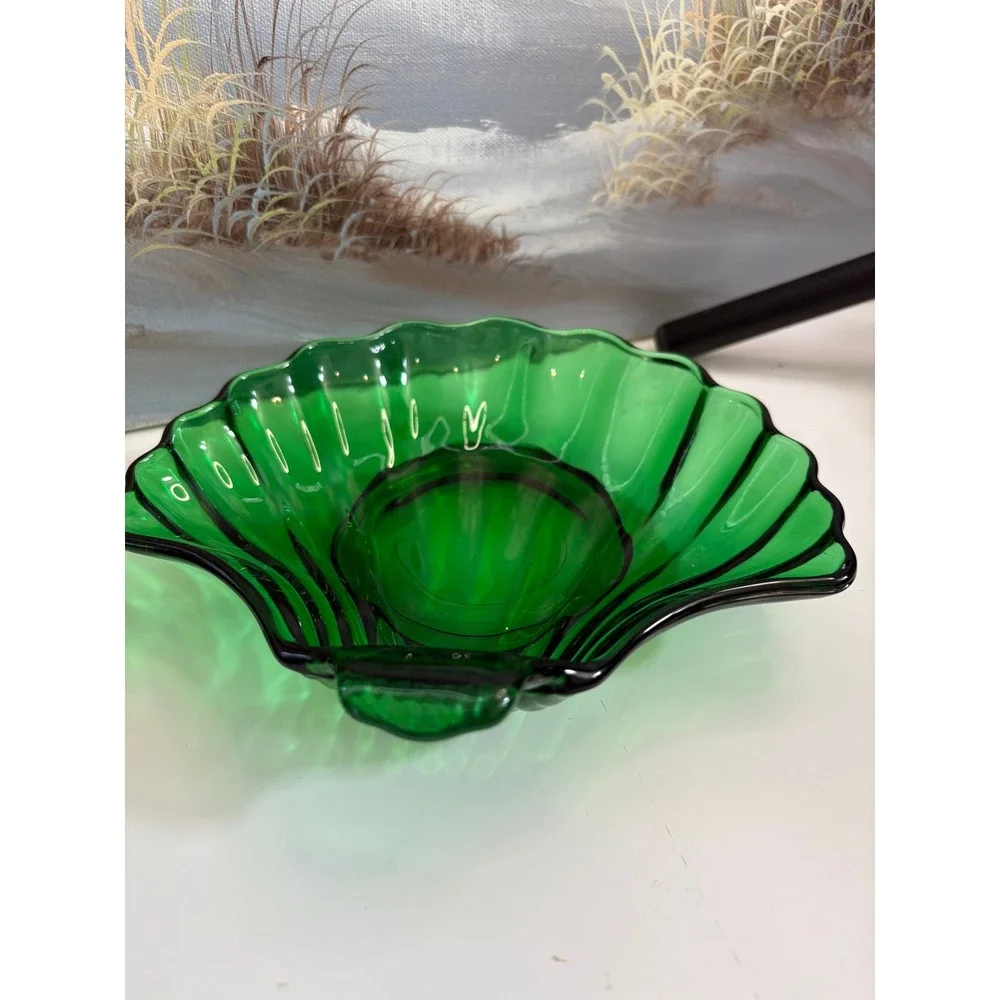 Vintage Emerald Green Glass Seashell Bowls Scalloped Clam‎ Shell Dish Set of 2